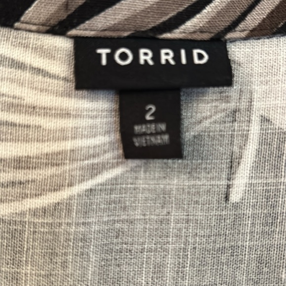 Torrid Rayon Slub Button front collared dress in Palm leaves black - Picture 6 of 16